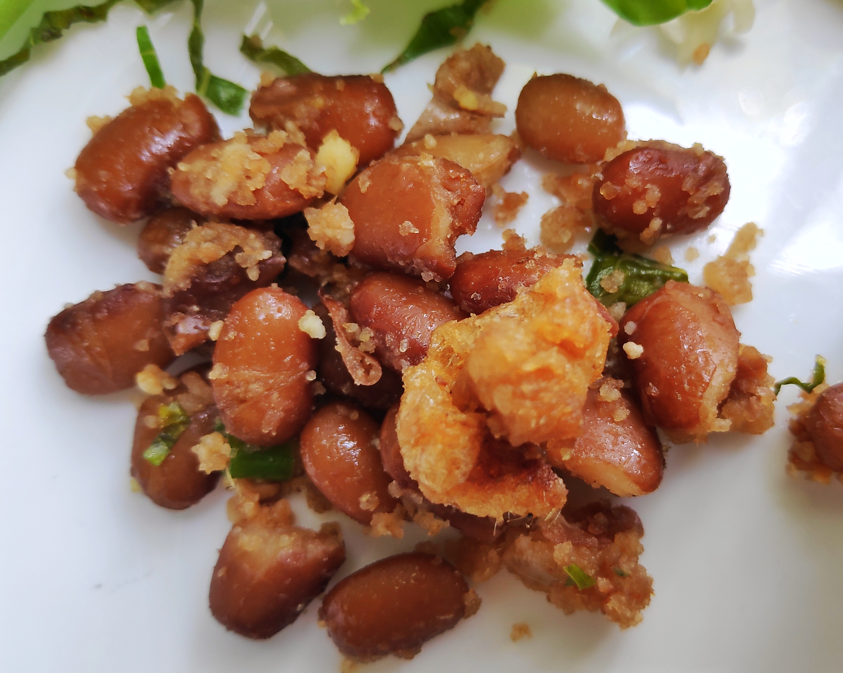 Prato de comida mineira tradicional servido na Serra do Cipó